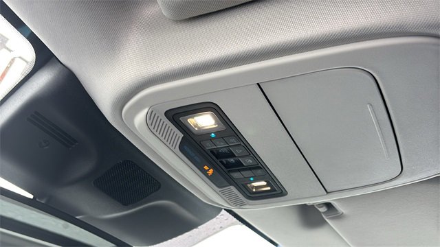 Used 2025 Ford Expedition Active image 23