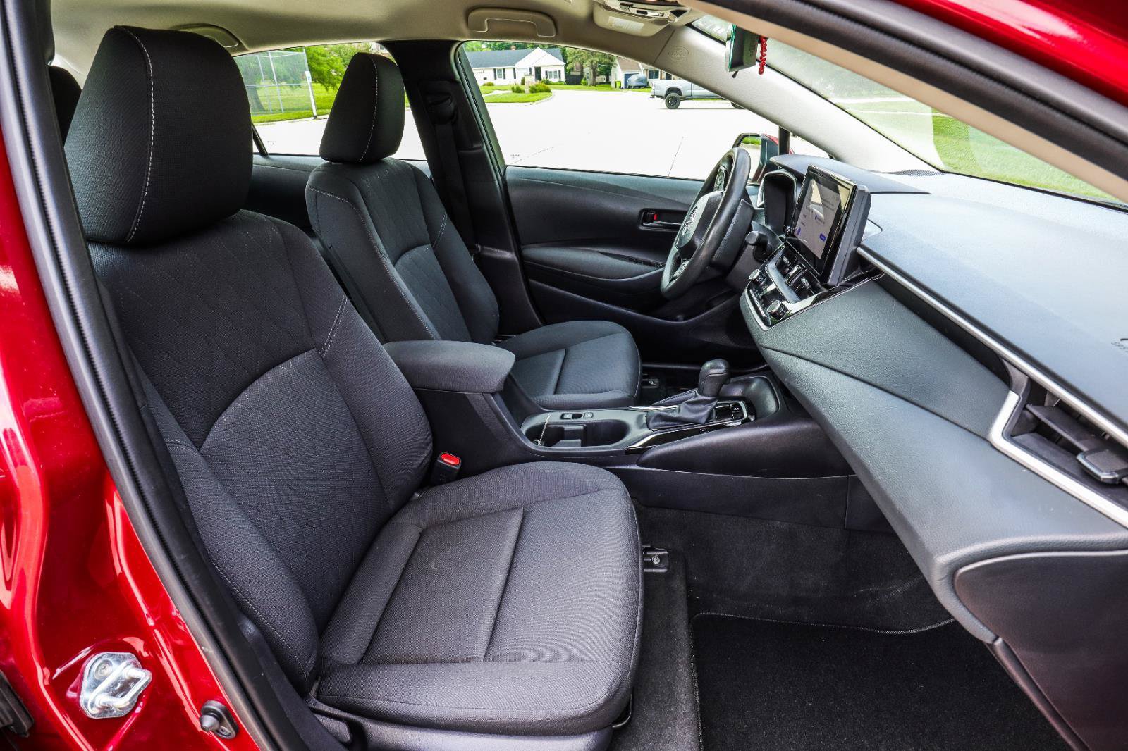 Used 2025 Toyota Corolla LE w/ LE Premium Package FWD image 40