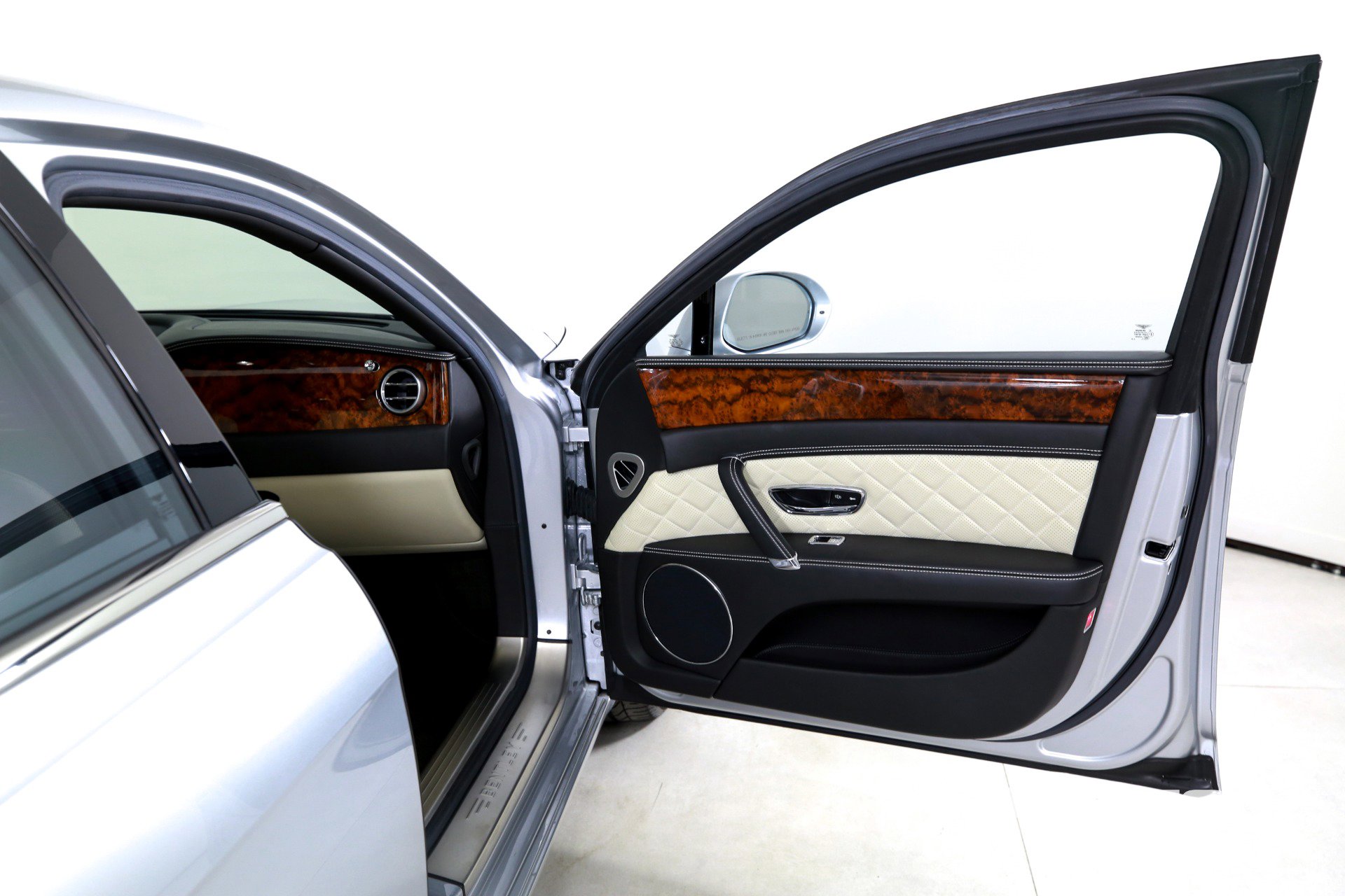 Used 2017 Bentley Flying Spur V8 image 27