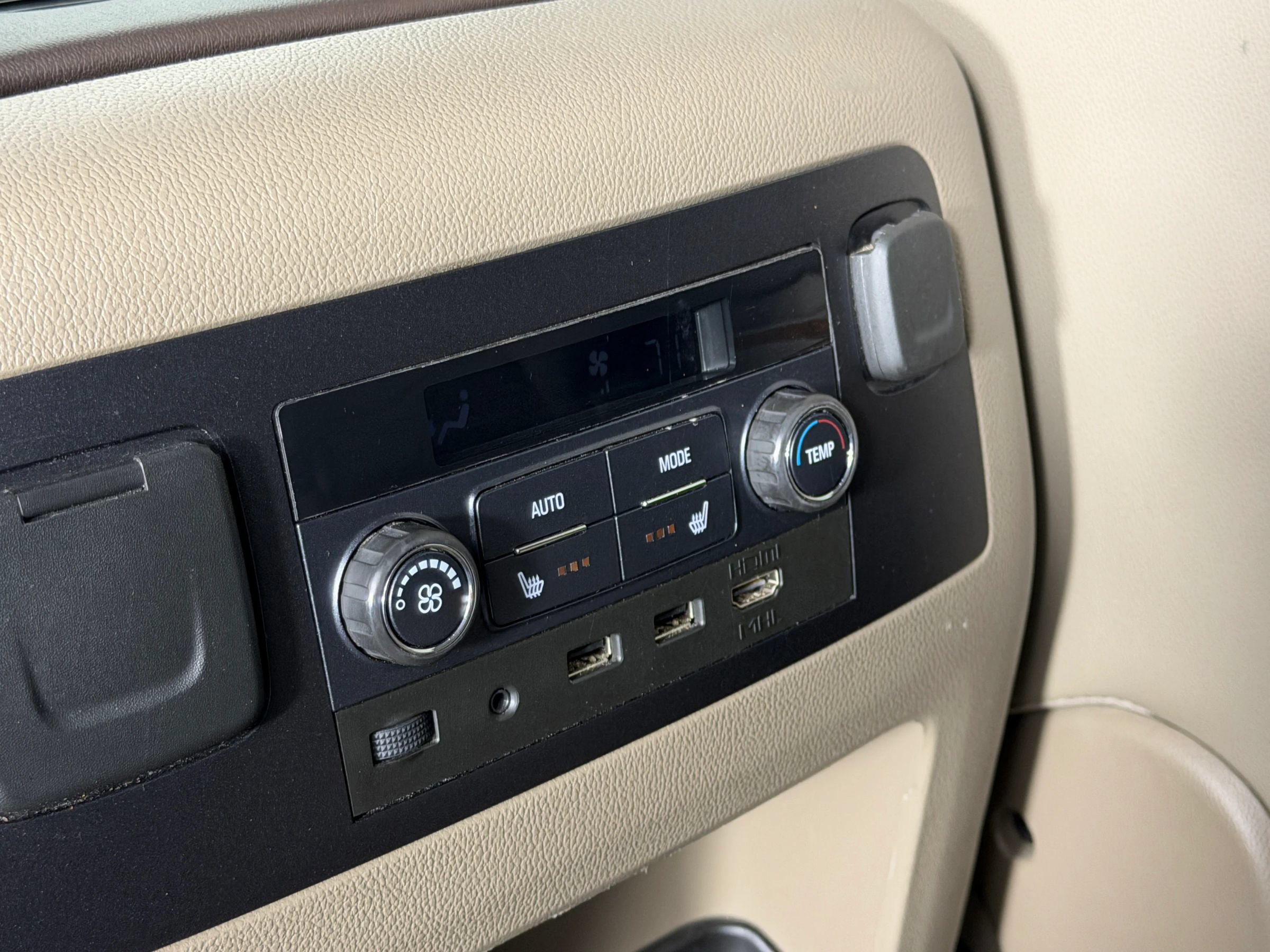 Used 2018 Chevrolet Suburban Premier AWD/4WD image 44