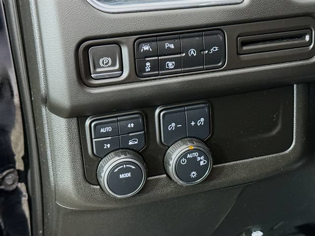 Used 2022 Chevrolet Tahoe LT w/ Luxury Package AWD/4WD image 11