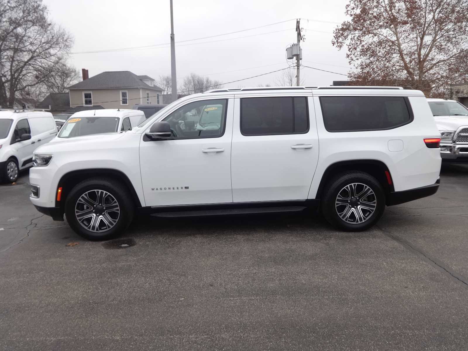 Used 2024 Jeep Wagoneer L Series II w/ Flexible Seating Group image 5