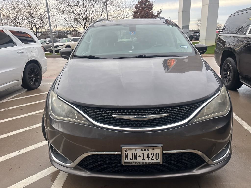 Used 2017 Chrysler Pacifica Touring-L Plus image 3