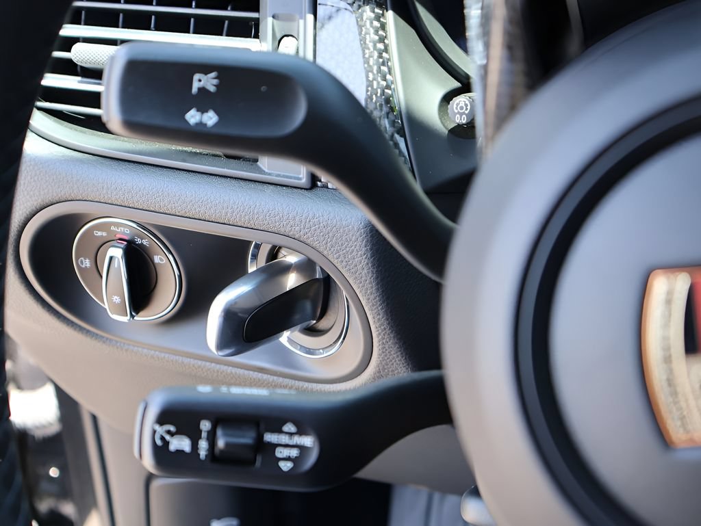 Certified 2025 Porsche Macan GTS AWD/4WD image 33