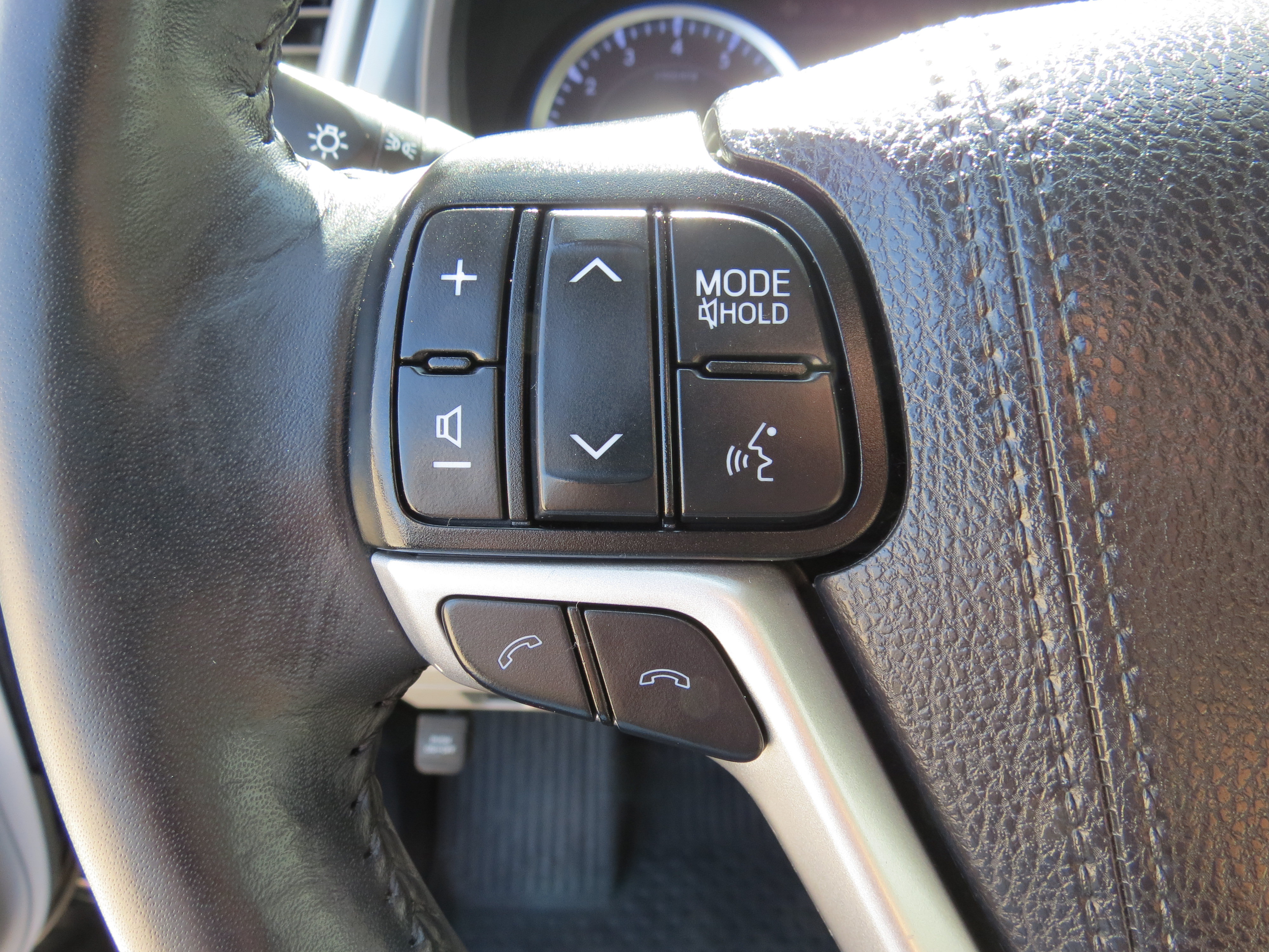 Used 2019 Toyota Highlander XLE FWD image 15