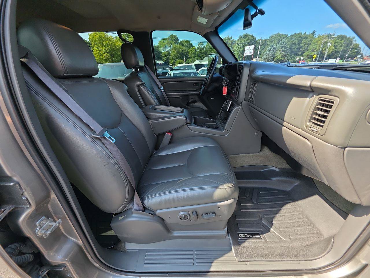 Used 2006 Chevrolet Silverado 2500 LT w/ Heavy-Duty Power Package AWD/4WD image 8