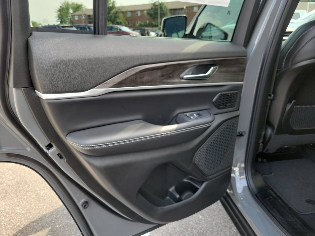 New 2027 Jeep Grand Cherokee Limited AWD/4WD image 10
