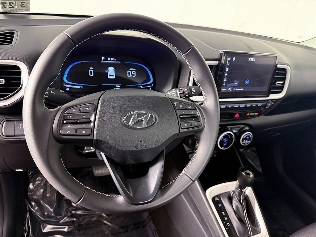 Used 2025 Hyundai Venue Limited image 23