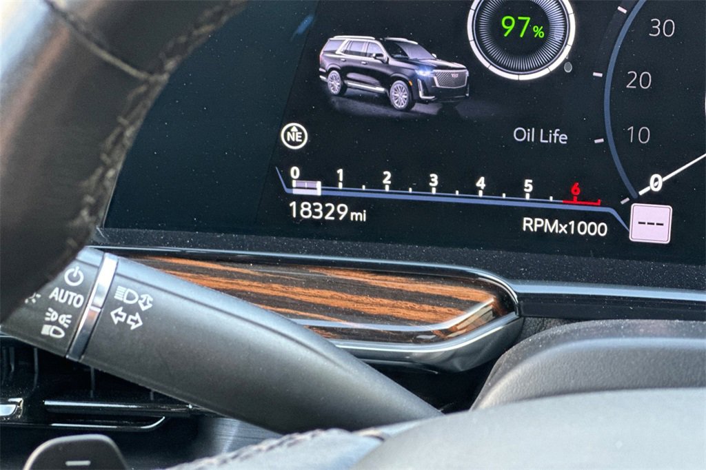 Used 2022 Cadillac Escalade Premium Luxury image 32