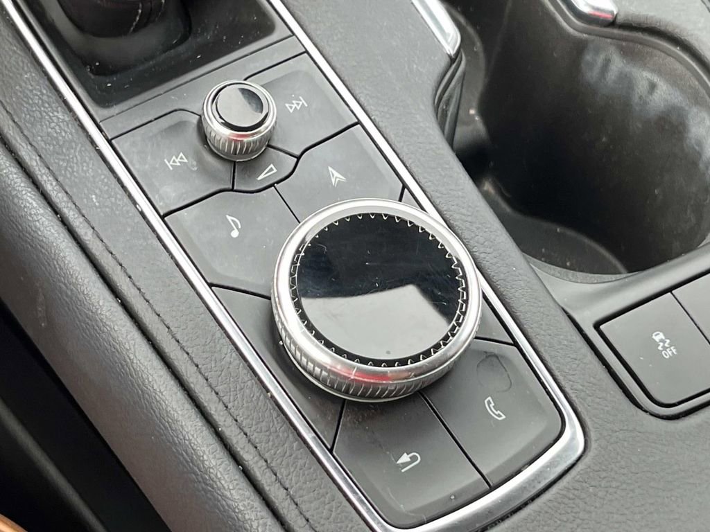 Used 2021 Cadillac XT4 Premium Luxury image 37