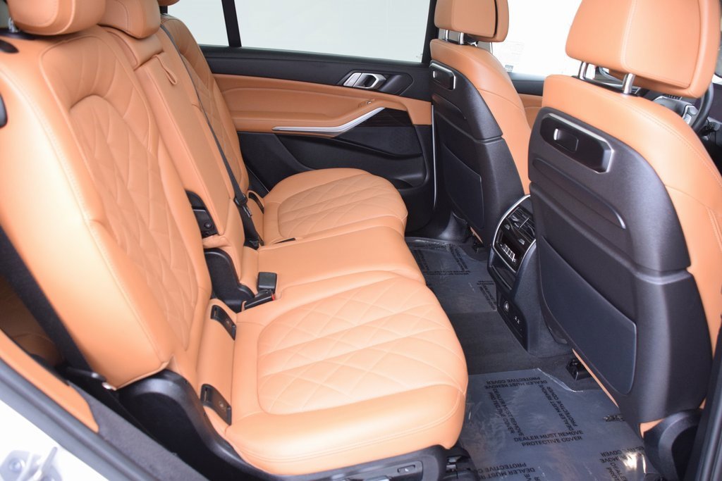 Used 2023 BMW X7 xDrive40i w/ Parking Assistance Package image 18