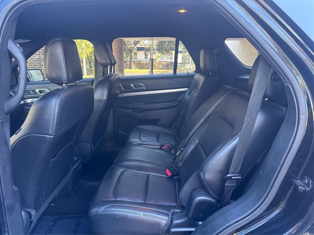 Used 2018 Ford Explorer XLT w/ Equipment Group 202A FWD image 10