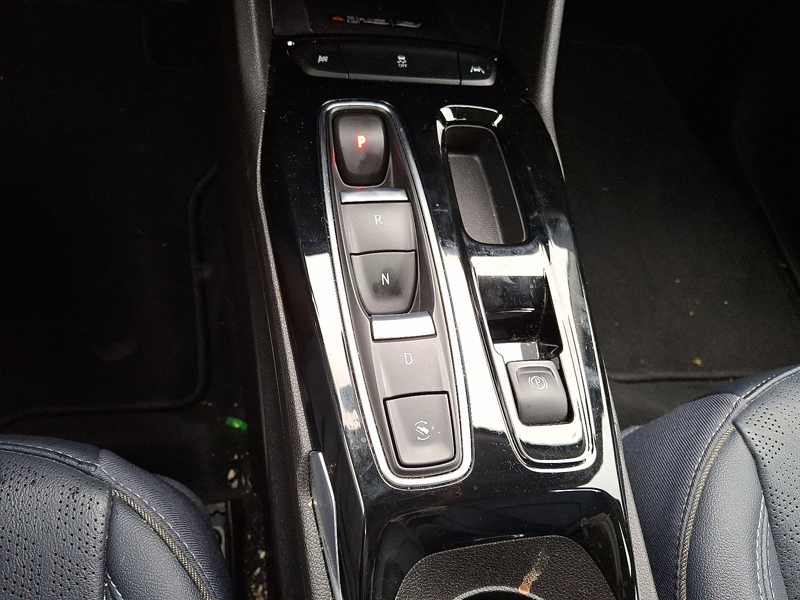 Certified 2023 Chevrolet Bolt EUV LT w/ Convenience Package FWD image 14