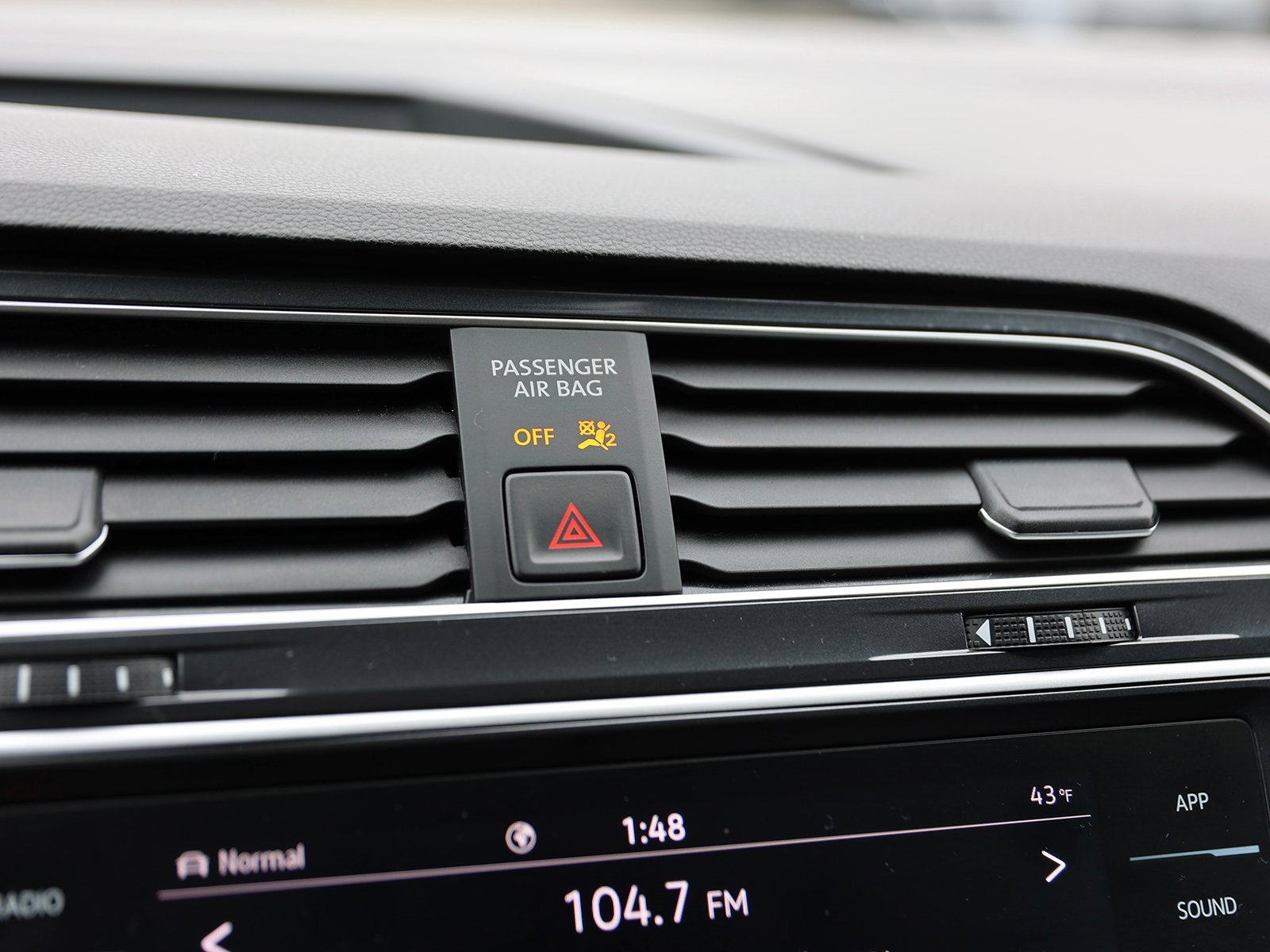 Used 2024 Volkswagen Tiguan SE R-Line image 24