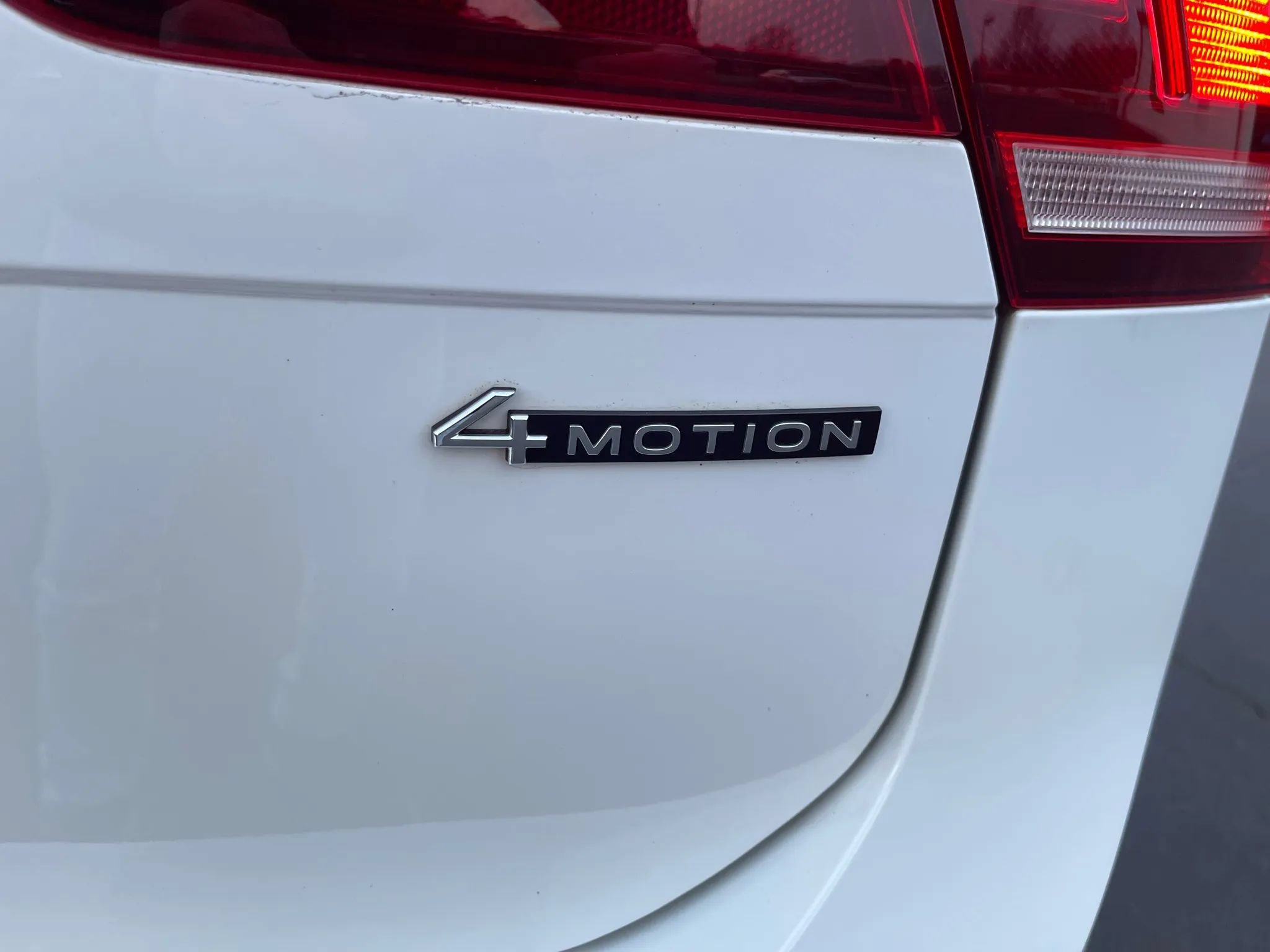 Used 2024 Volkswagen Tiguan SE AWD/4WD image 11