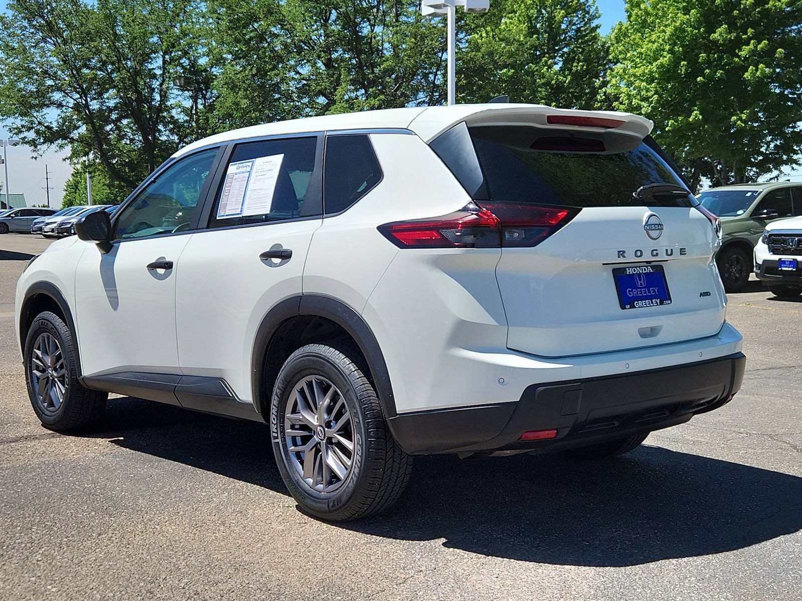 Used 2024 Nissan Rogue S AWD/4WD image 3