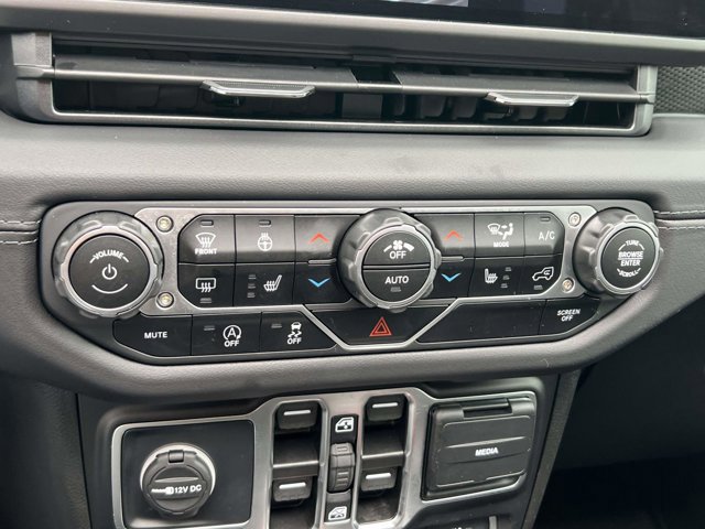 Used 2025 Jeep Wrangler Rubicon w/ Steel Bumper Group image 32