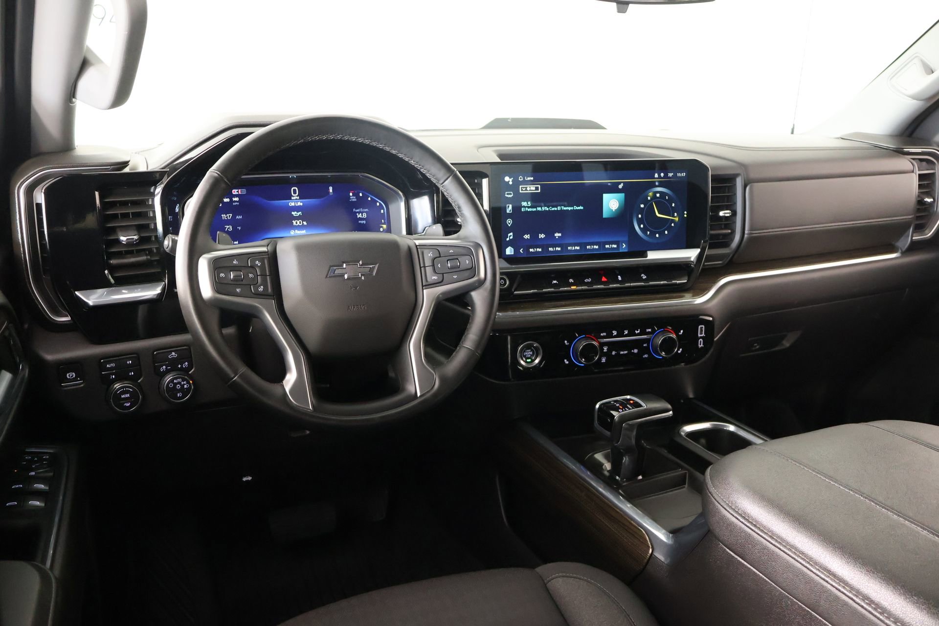 Used 2024 Chevrolet Silverado 1500 LT Trail Boss AWD/4WD image 2
