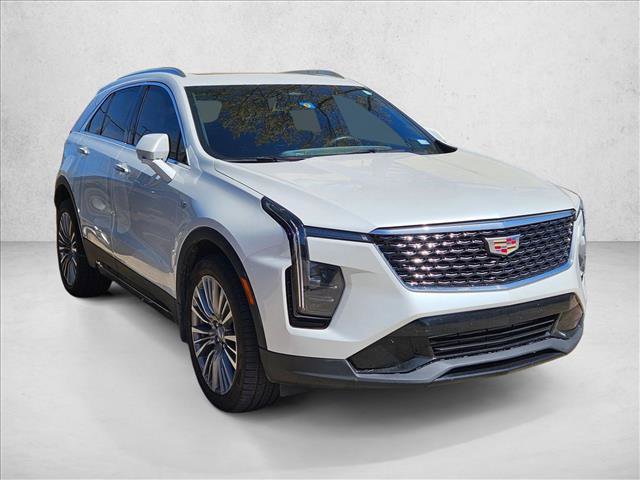 Used 2024 Cadillac XT4 Premium Luxury image 3