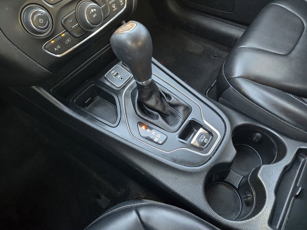 Used 2020 Jeep Cherokee Latitude Plus image 29