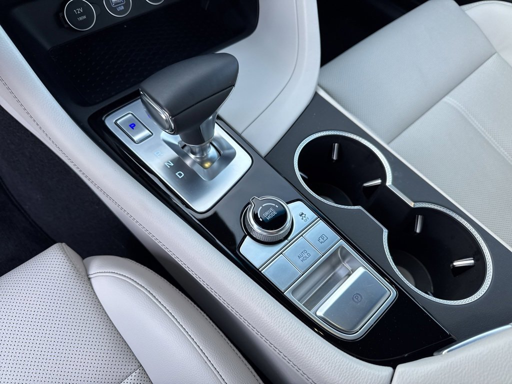 Used 2025 Genesis G70 2.5T image 10