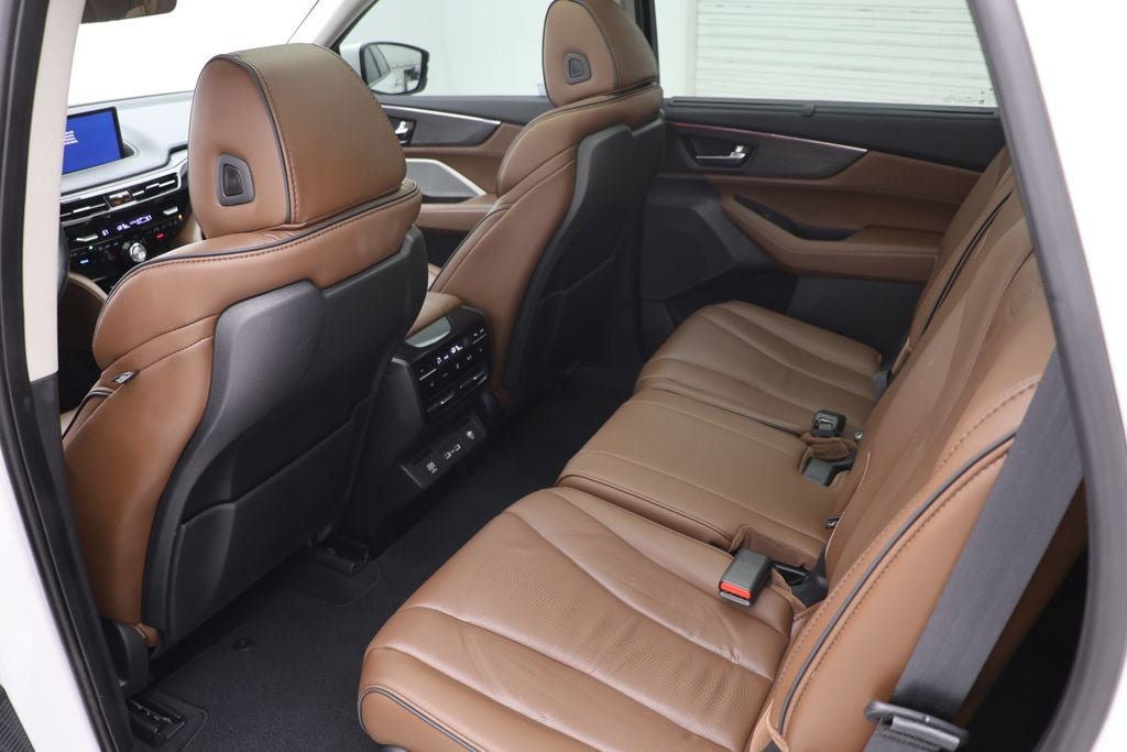 Used 2024 Acura MDX SH-AWD w/ Advance Package image 11