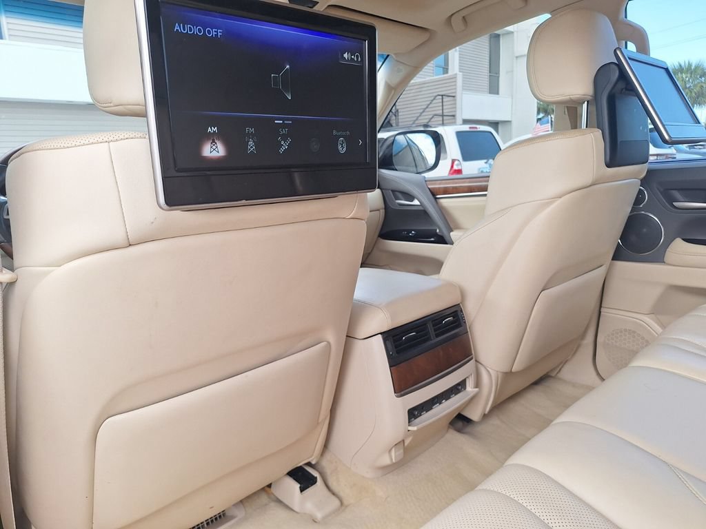 Used 2021 Lexus LX 570 4WD w/ Luxury Package image 24