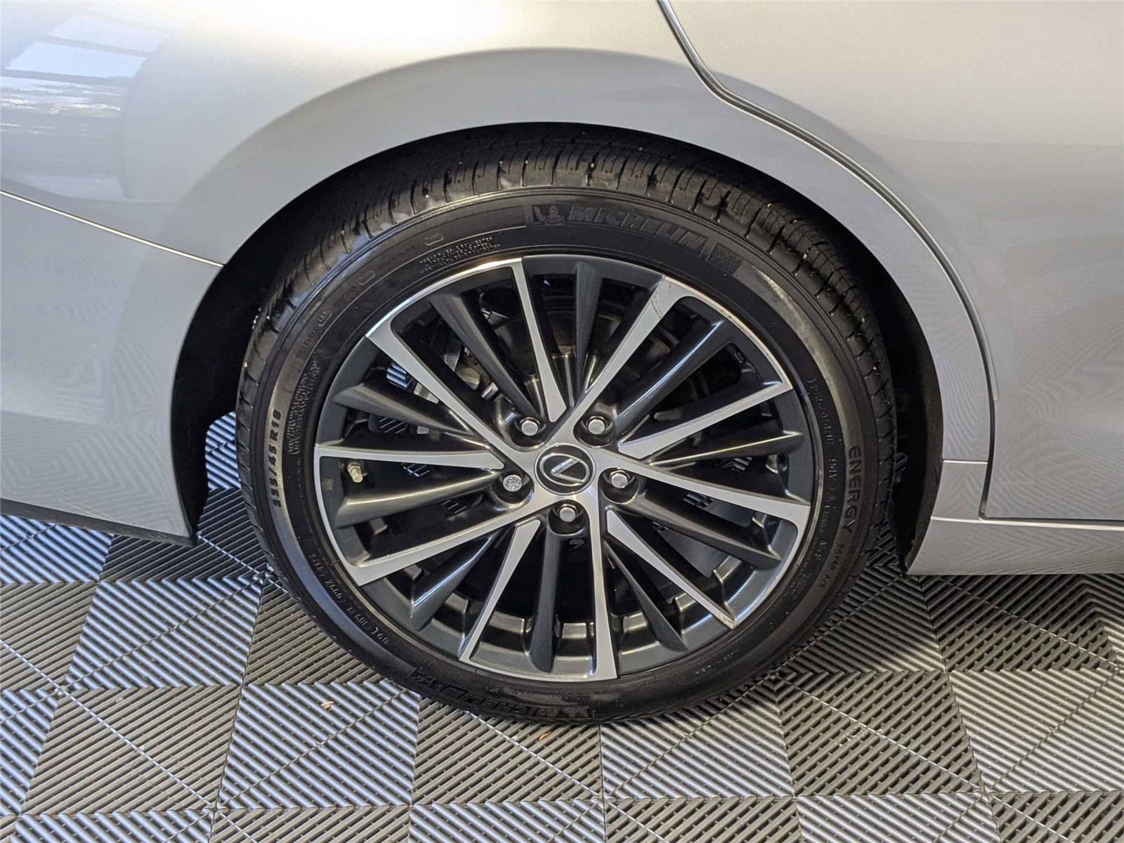 Used 2025 Lexus ES 350 w/ Premium Package FWD image 7