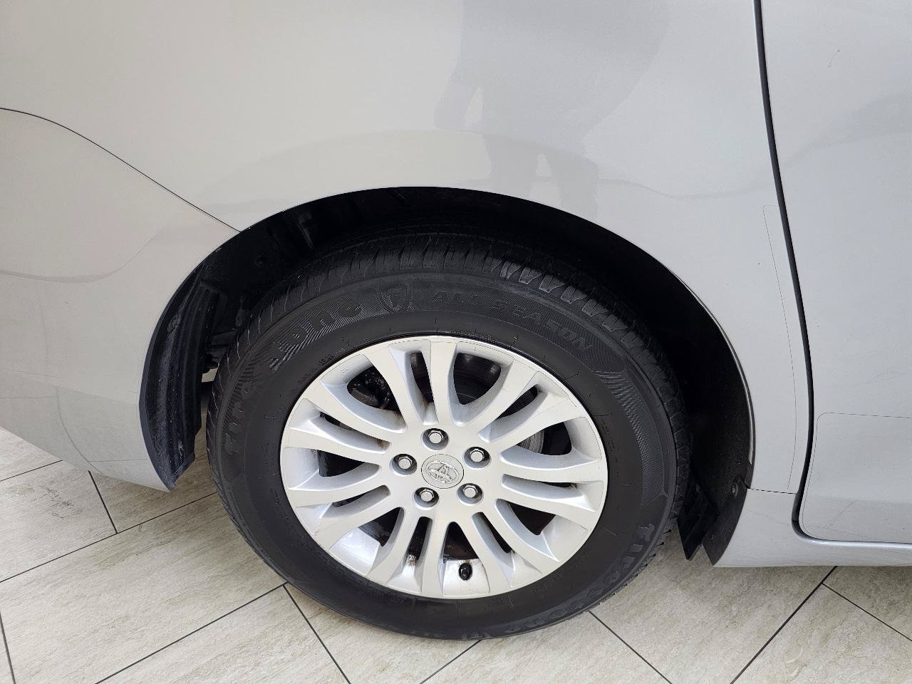 Used 2015 Toyota Sienna XLE w/ XLE Navigation Package FWD image 42