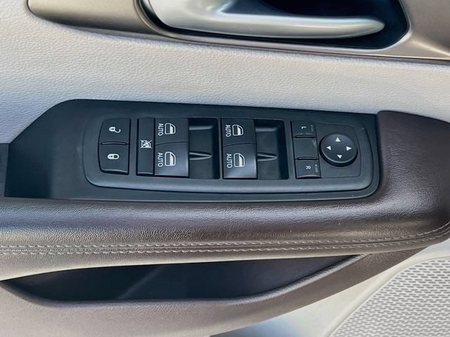 Used 2018 Chrysler Pacifica Touring-L Plus w/ Advanced Safetytec Group FWD image 12