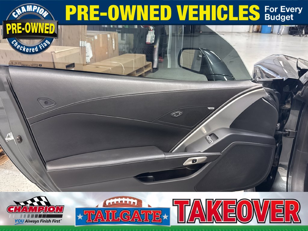 Used 2019 Chevrolet Corvette Stingray Coupe w/ 1LT RWD image 18