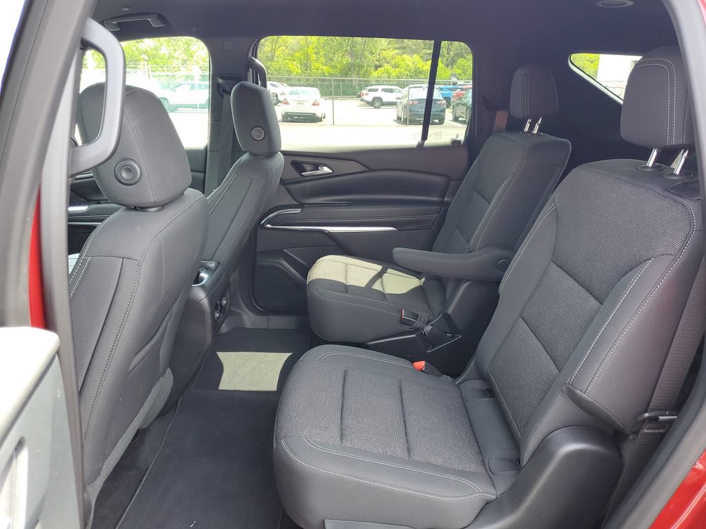 Used 2025 Chevrolet Traverse LT w/ Driver Confidence Package FWD image 29