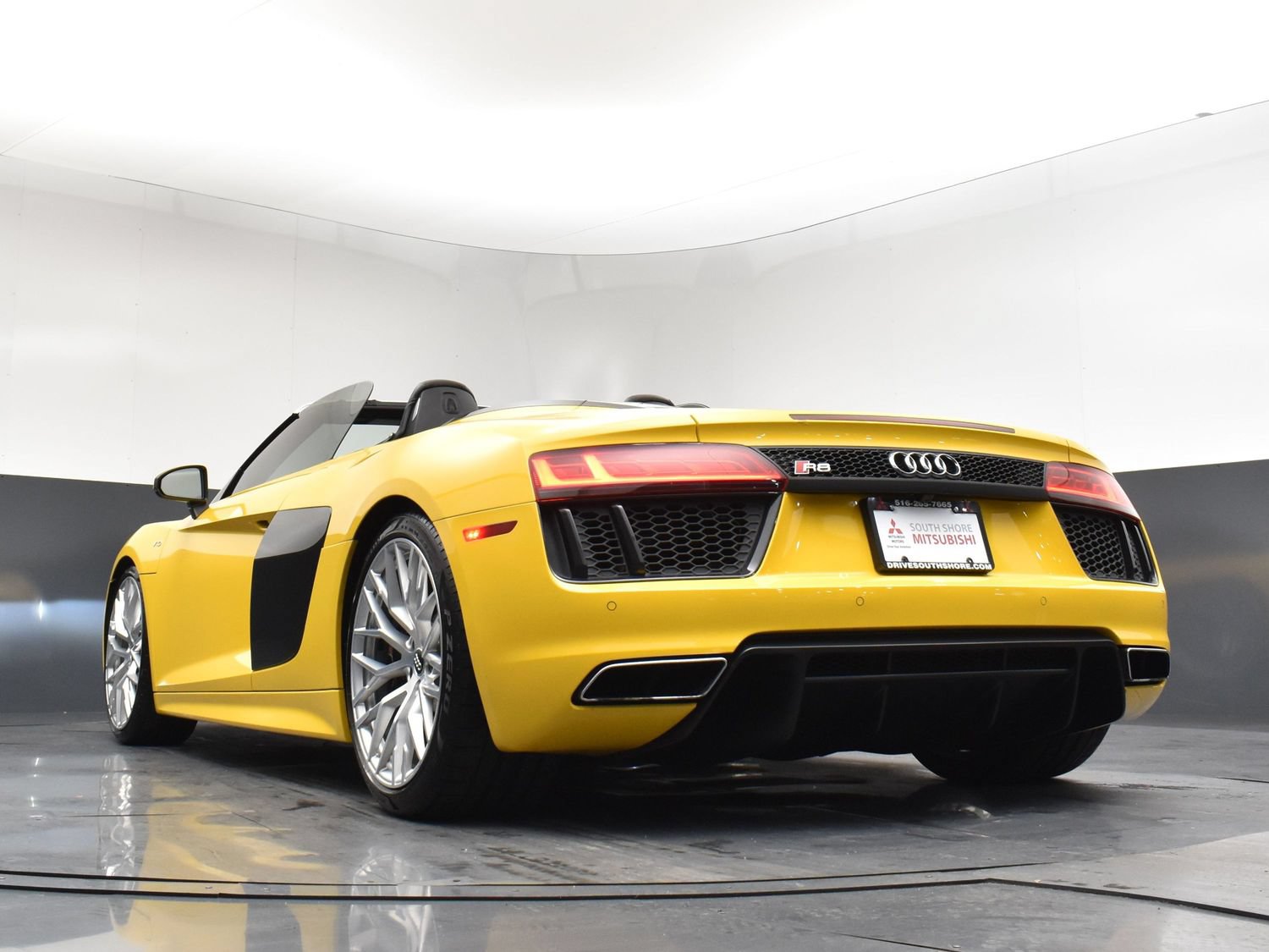 Used 2017 Audi R8 V10 w/ Carbon Exterior Package AWD/4WD image 23