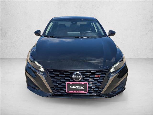 Used 2024 Nissan Altima 2.5 SR w/ SR Premium Package FWD image 2