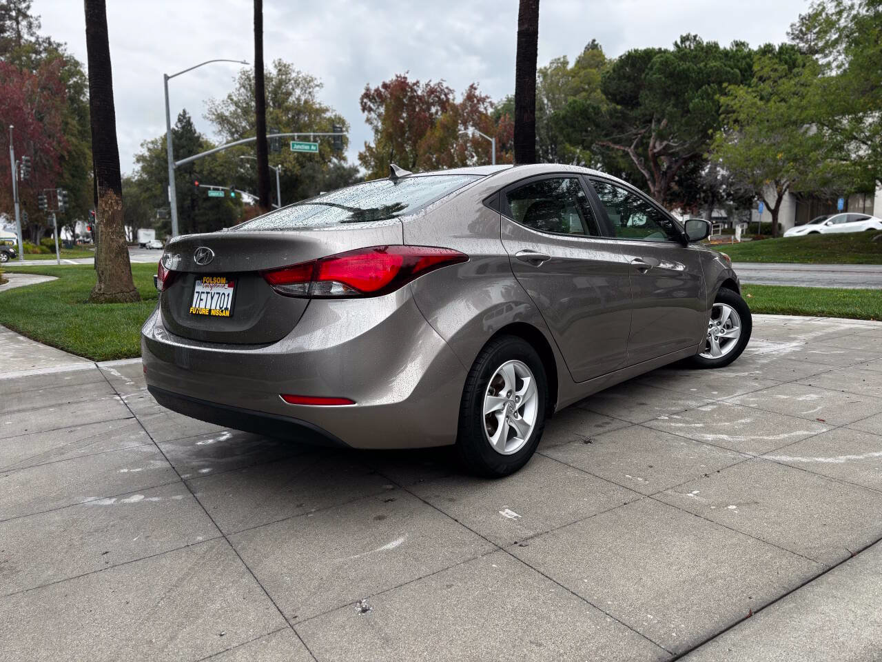Used 2015 Hyundai Elantra SE FWD image 1