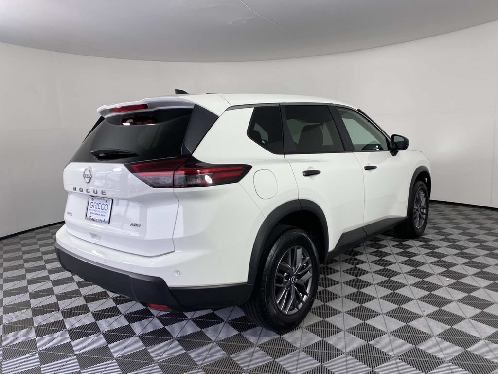 Used 2024 Nissan Rogue S AWD/4WD image 9