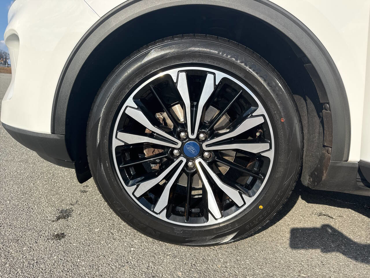 Used 2022 Ford Escape SE w/ SE Sport Appearance Package image 25