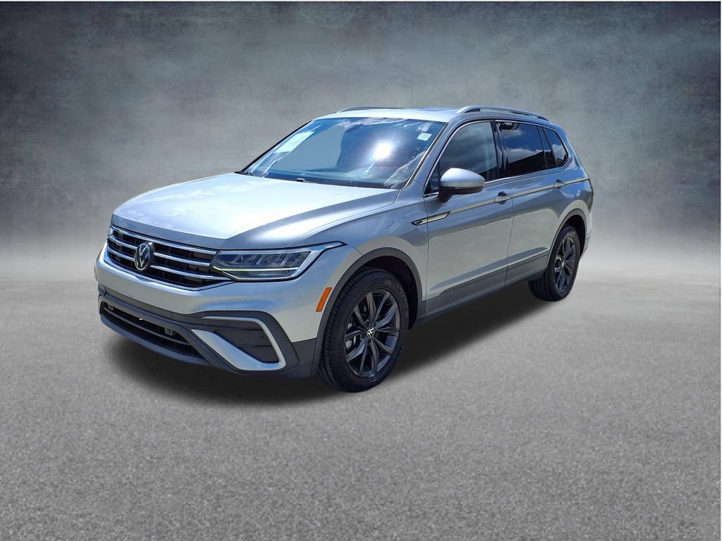 Used 2022 Volkswagen Tiguan SE w/ Panoramic Sunroof Package FWD image 3