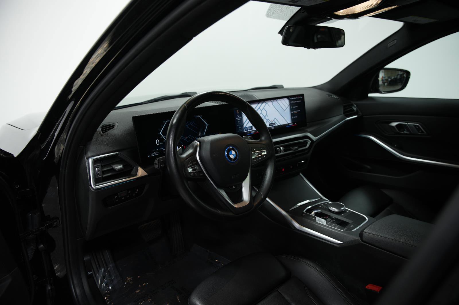 Used 2023 BMW 330e xDrive image 25