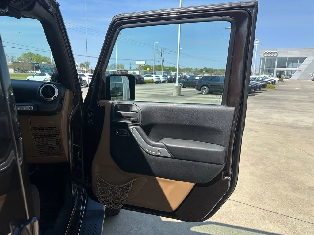 Used 2013 Jeep Wrangler Unlimited Sahara w/ Connectivity Group image 27