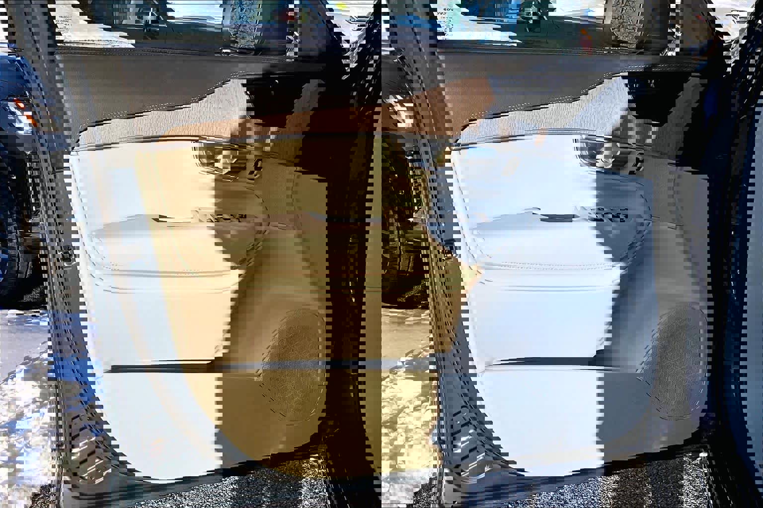 Certified 2024 Volvo XC90 B6 Ultimate w/ Protection Package Premier image 21