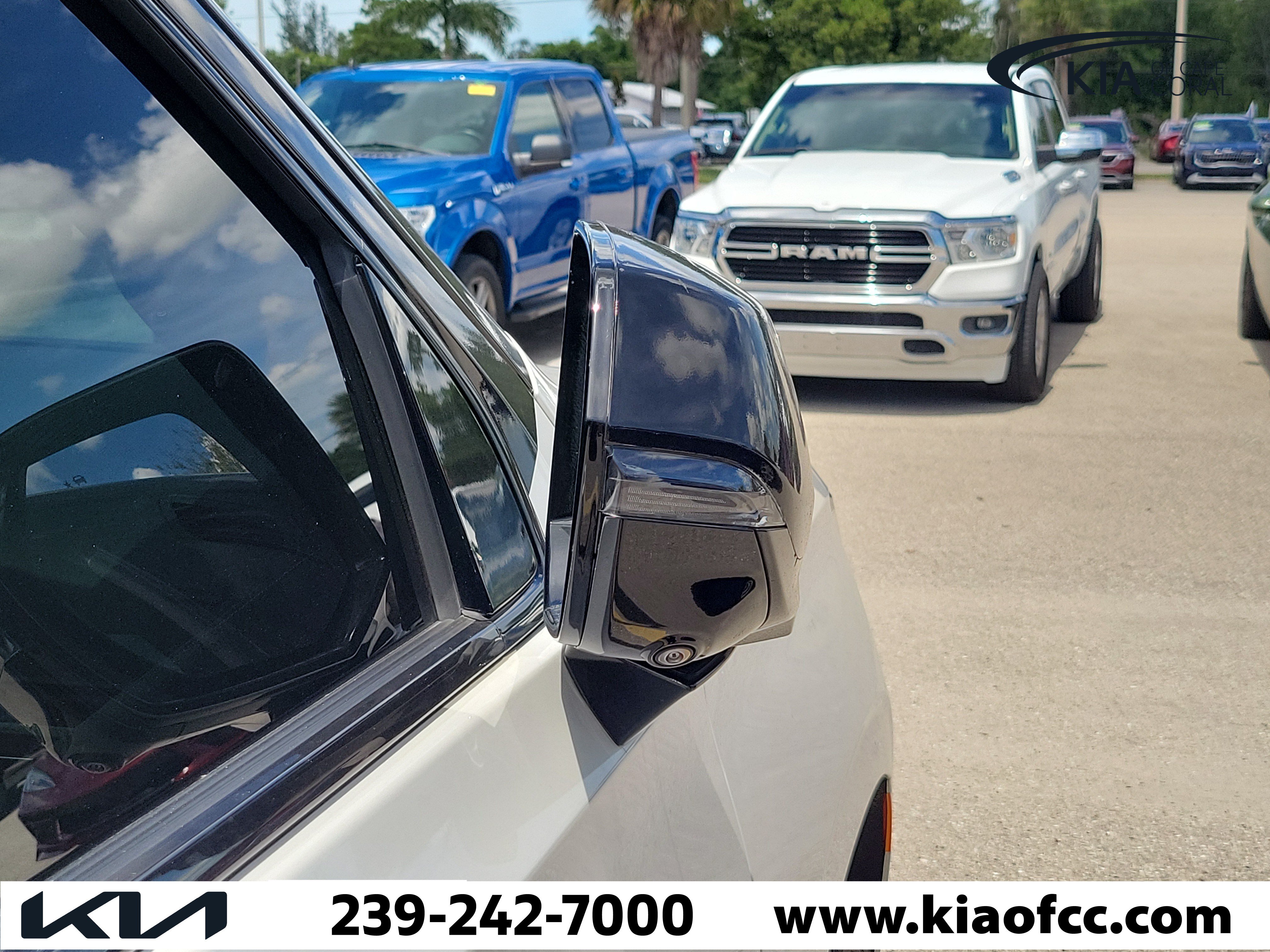 Used 2024 Cadillac Escalade ESV Sport Platinum w/ LPO, ONYX Package AWD/4WD image 8