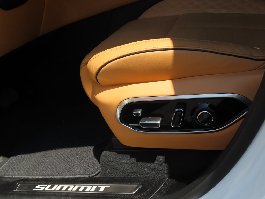 Certified 2025 Jeep Grand Cherokee Summit AWD/4WD image 9