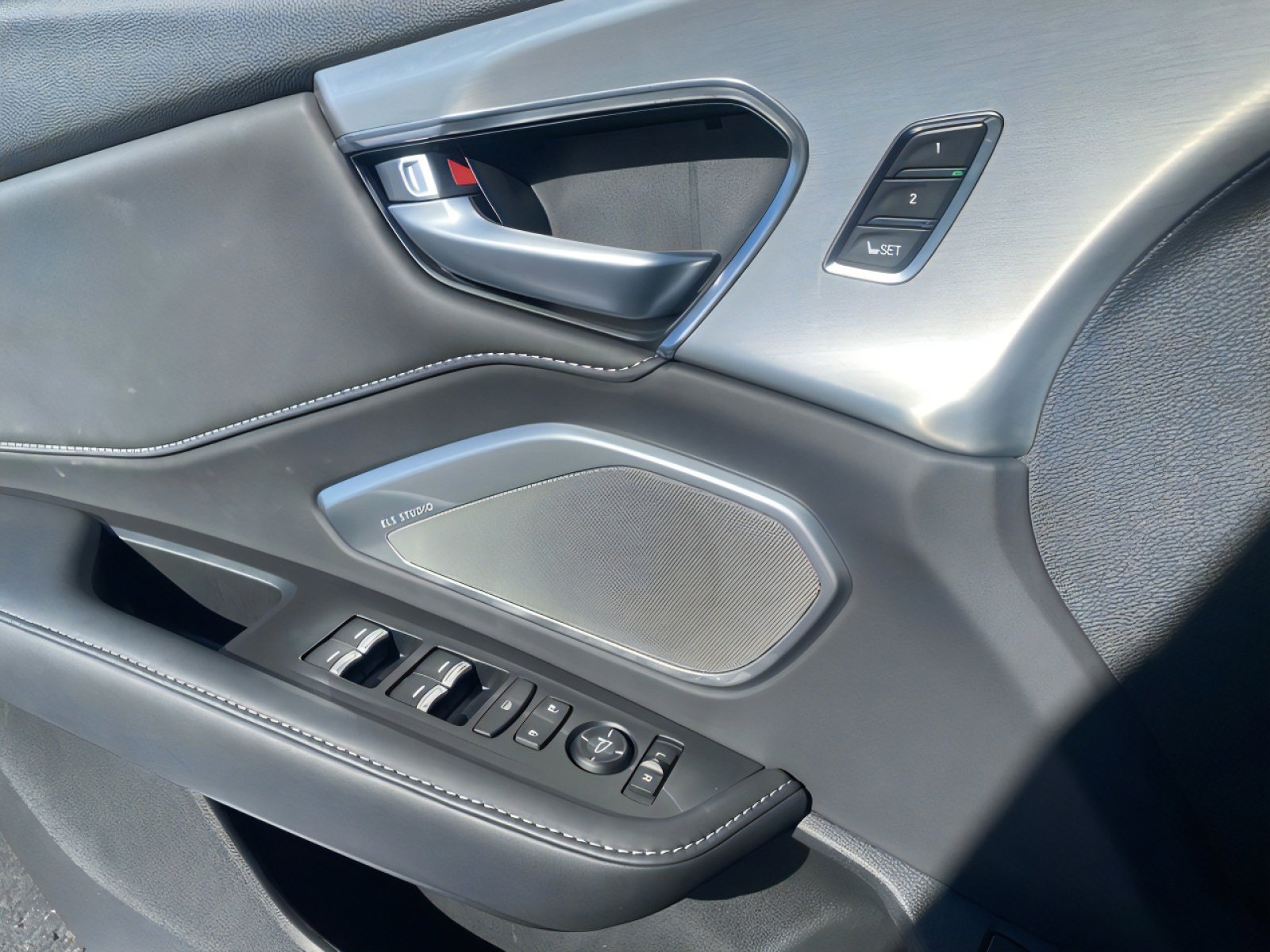 Used 2025 Acura RDX SH-AWD w/ Technology Package image 25