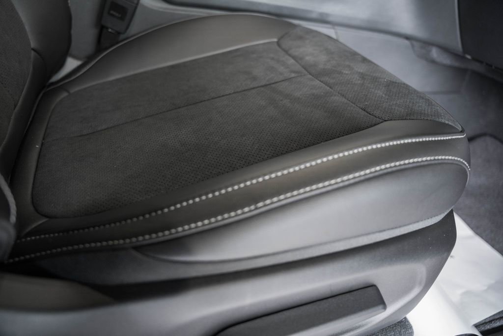 New 2025 Jeep Grand Cherokee Altitude w/ Trailer Tow Package image 32