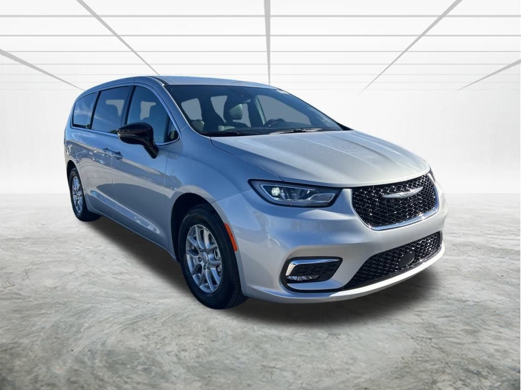 New 2026 Chrysler Pacifica Select image 2