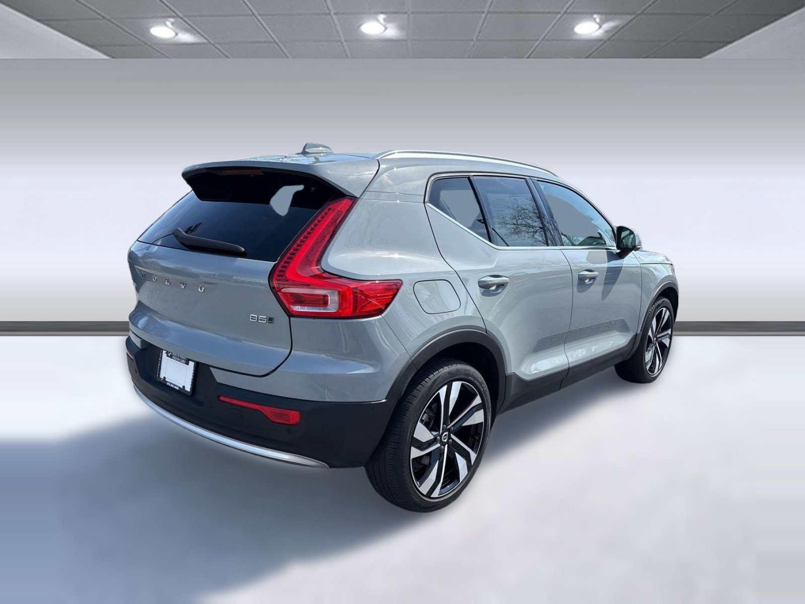 Certified 2024 Volvo XC40 B5 Plus w/ Protection Package Premier image 9