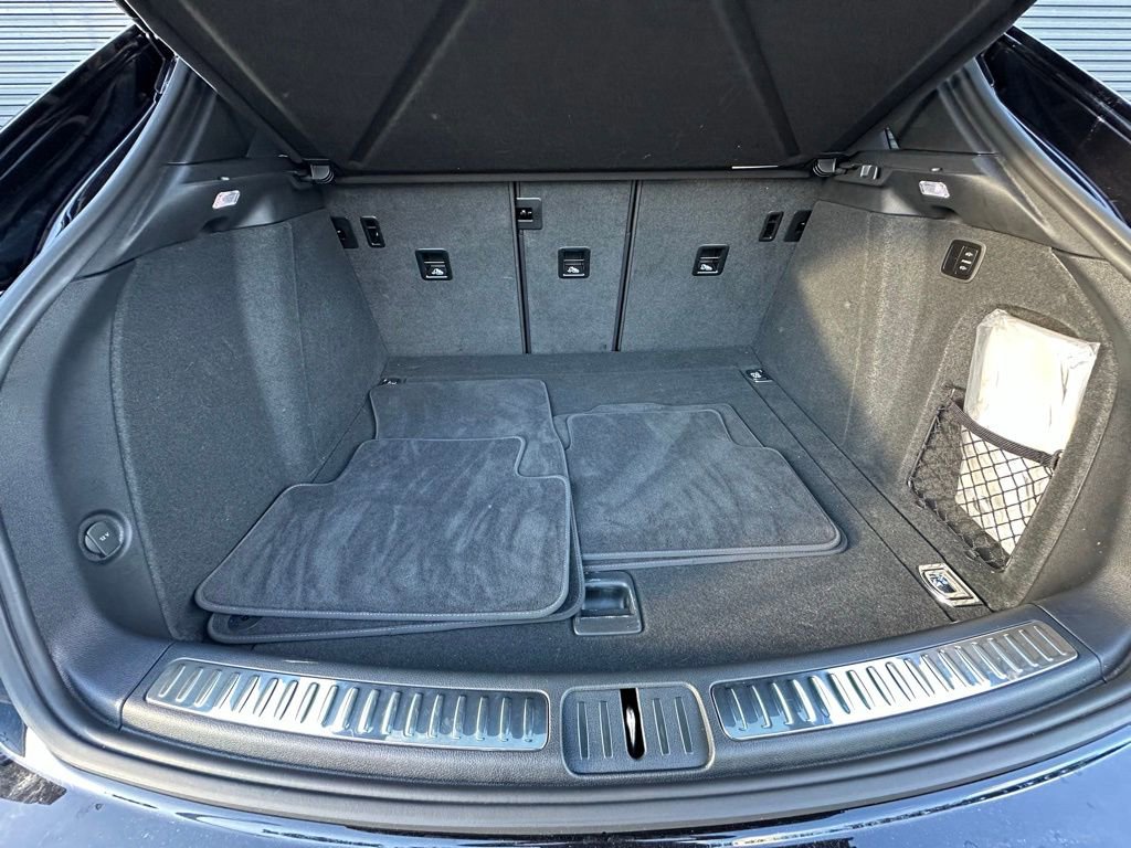 Certified 2025 Porsche Macan T image 38