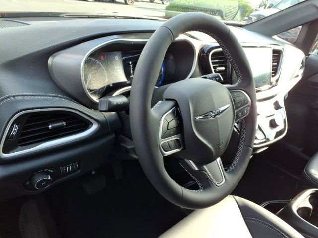 New 2026 Chrysler Pacifica Select AWD/4WD image 6