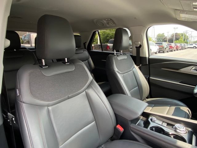 Used 2025 Ford Explorer Active w/ Active Comfort Package AWD/4WD image 22